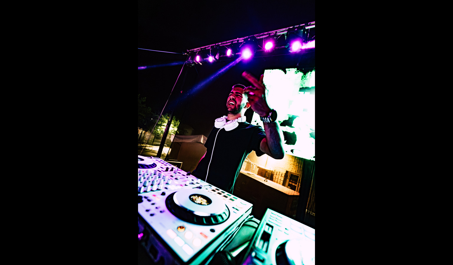 dj-avian68ba33fd8daf75.90350200.jpg