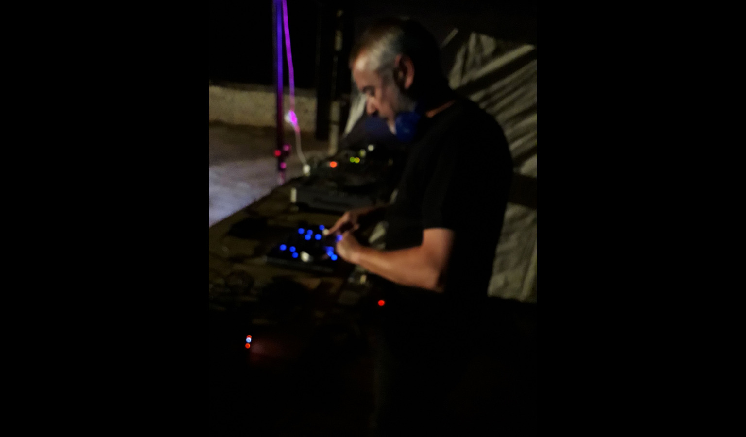 DJ