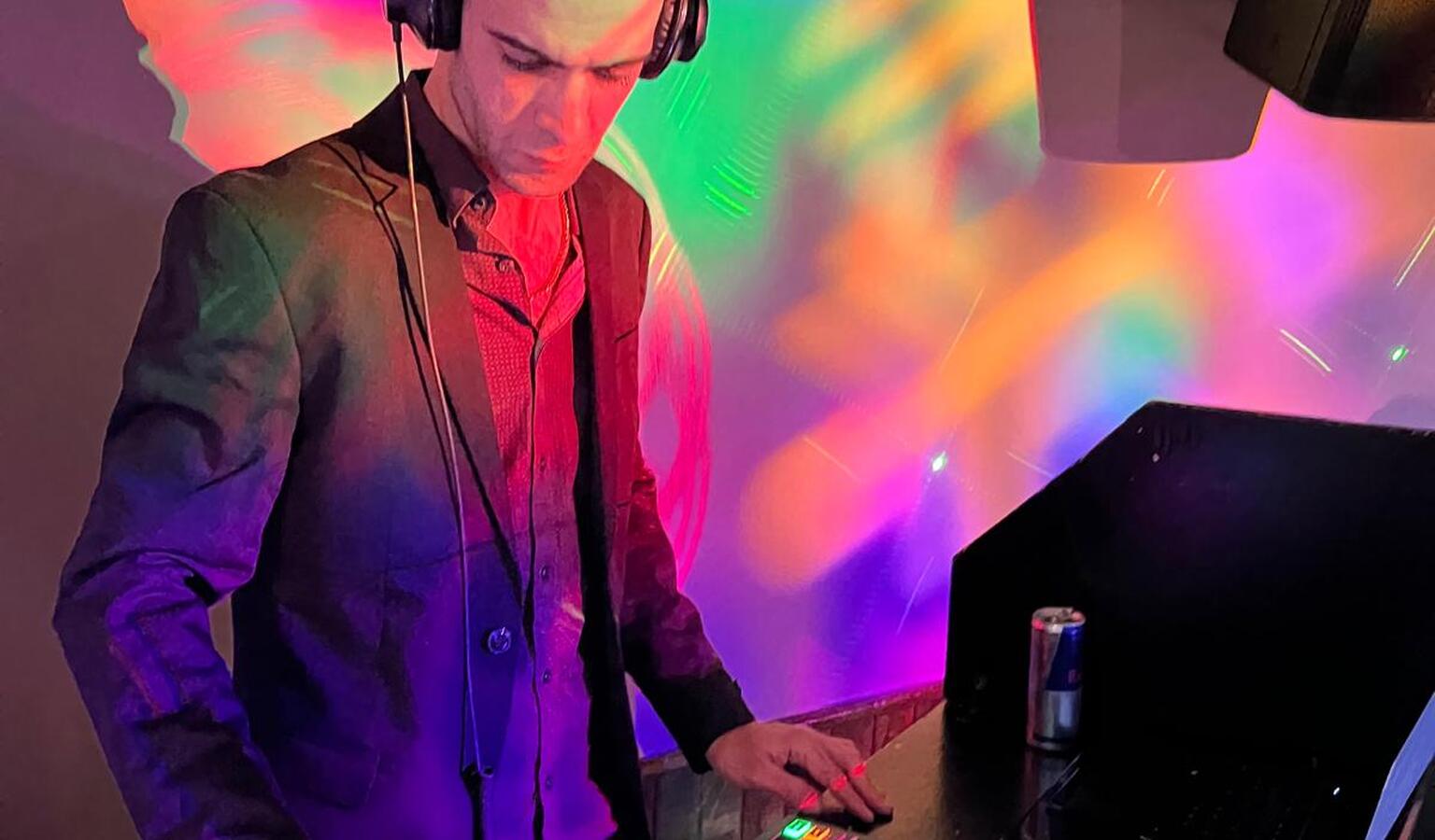 DJ
