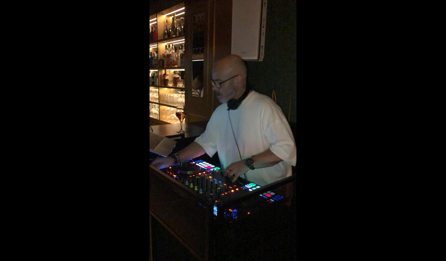 DJ