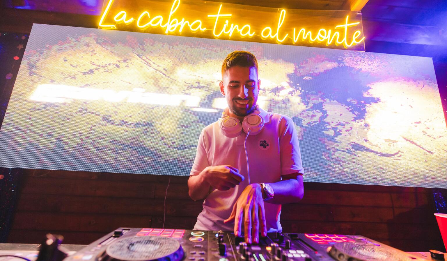 DJ