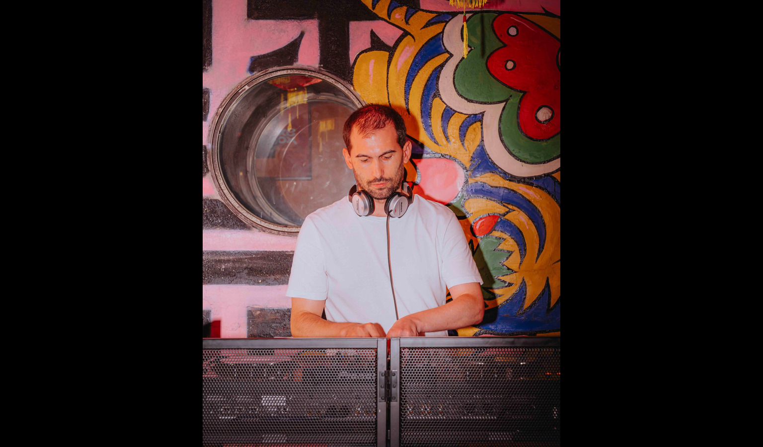 DJ